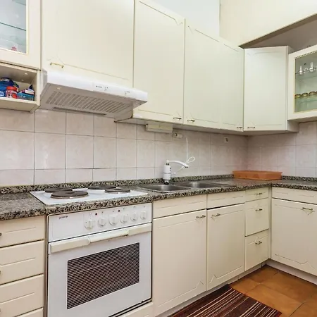 4 Bedroom Pet Friendly In