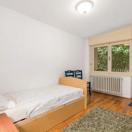 4 Bedroom Pet Friendly In Ferienhaus