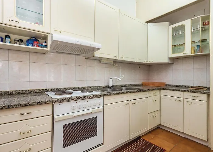 4 Bedroom Pet Friendly In