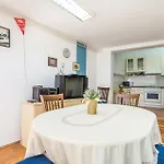 Nyaraló 4 Bedroom Pet Friendly In *