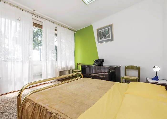 4 Bedroom Pet Friendly In *
