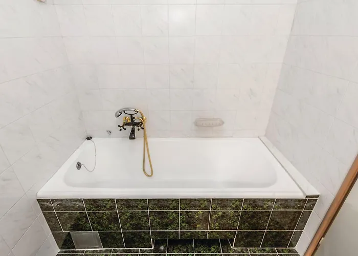 4 Bedroom Pet Friendly In *